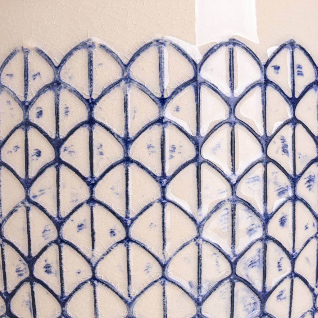 Geo Pot Creme Blue Close Up