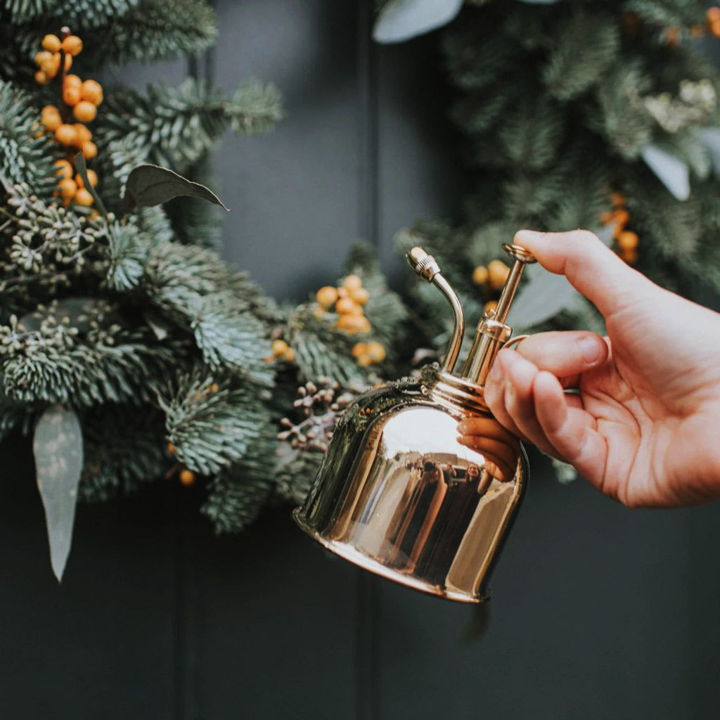 Haws Smethwick Spritzer in Brass Misting Wreath