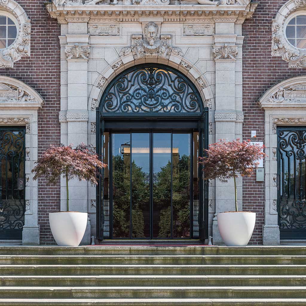 Jesslyn Refined Planter Natural White Outdoor Planters