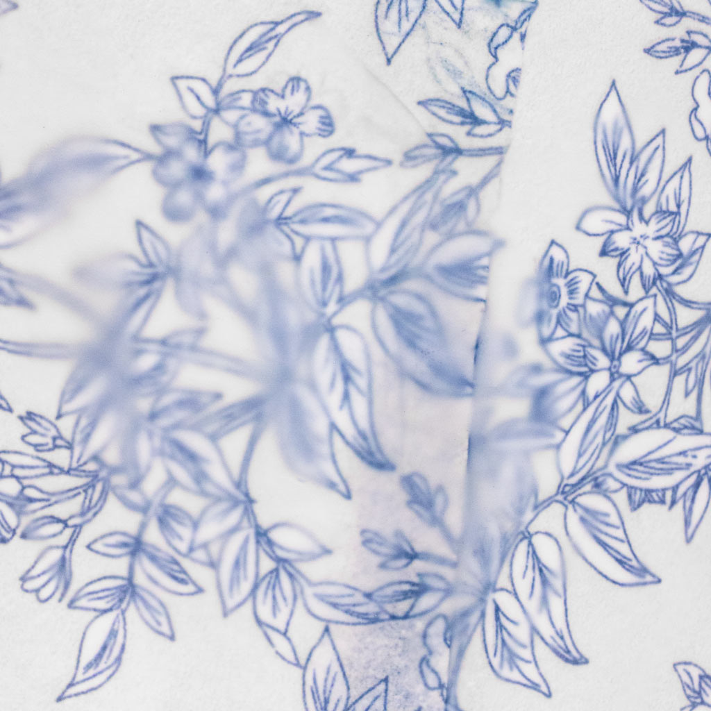 Lazzaro Pot Vintage Foliage Close Up