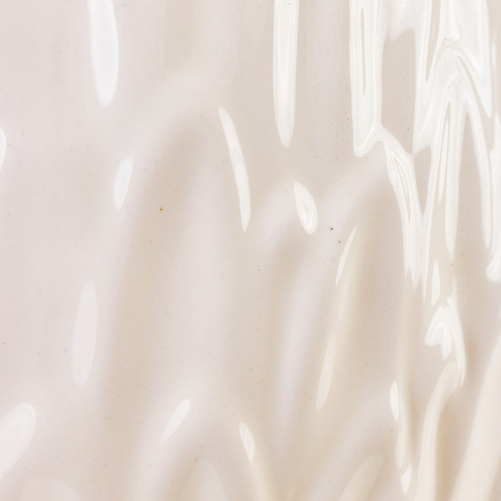 Arles Leaf Pot White Close Up