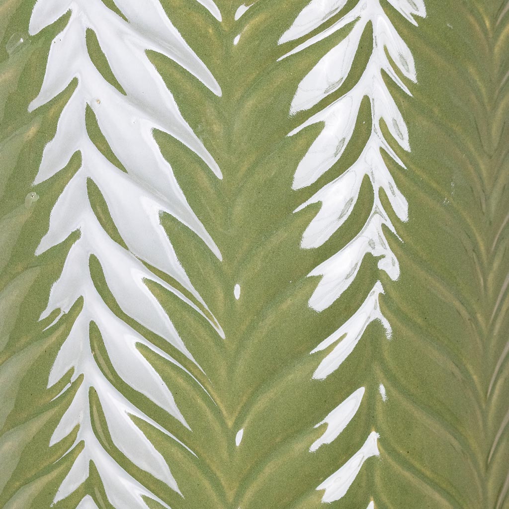 Aspen Pot with Wooden Stand Olive Close up