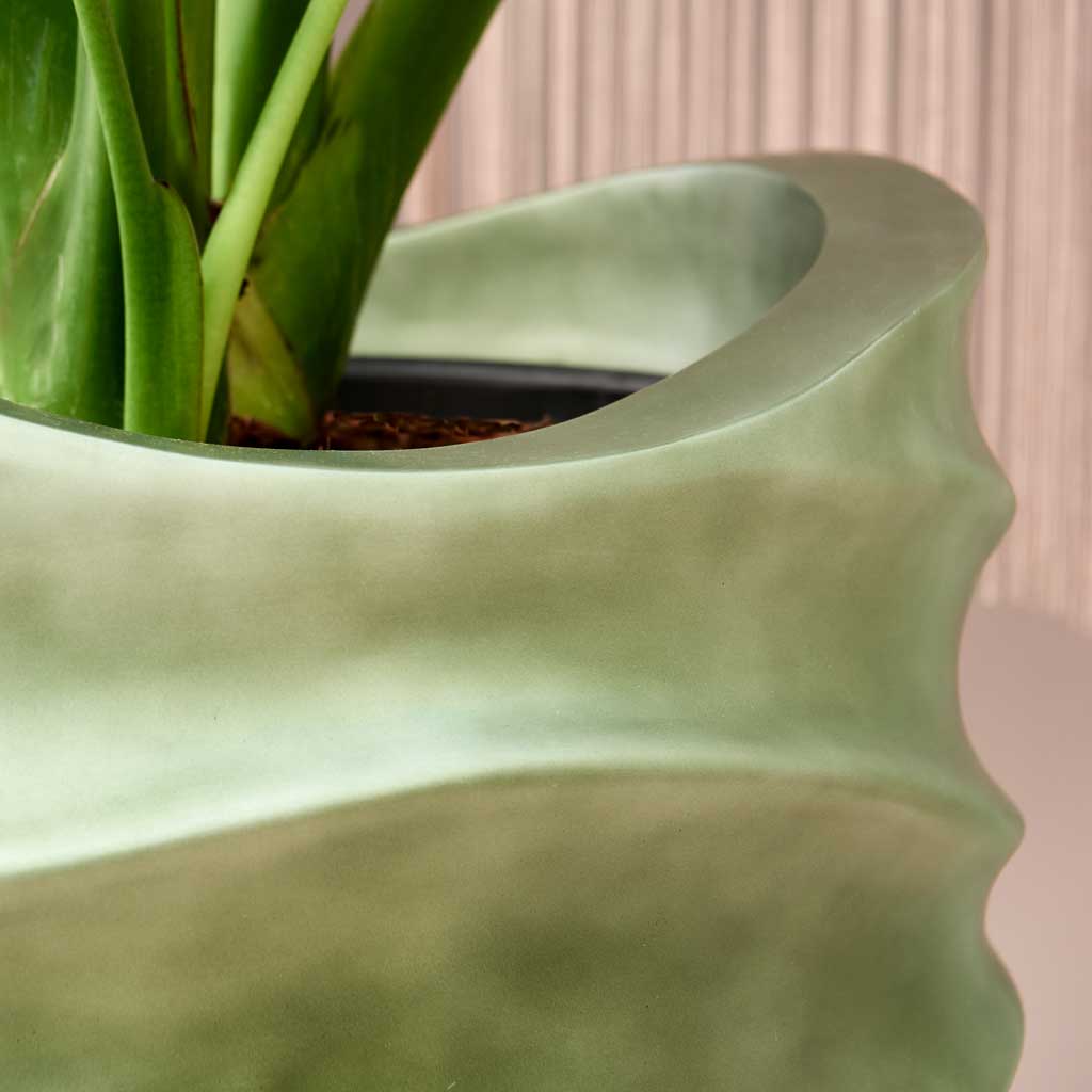 Gradient Lee Couple Planter - Matt Forest Rim