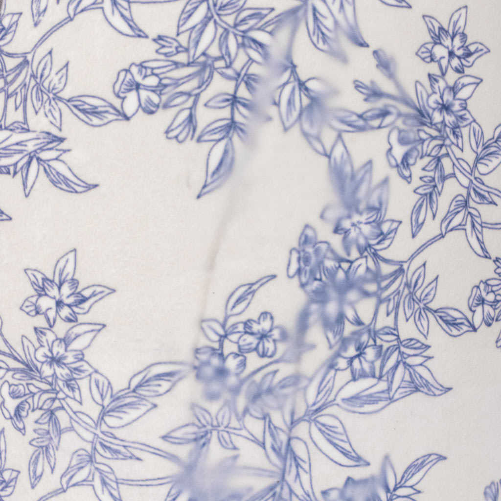 Lazzaro Pot Vintage Foliage Close Up 