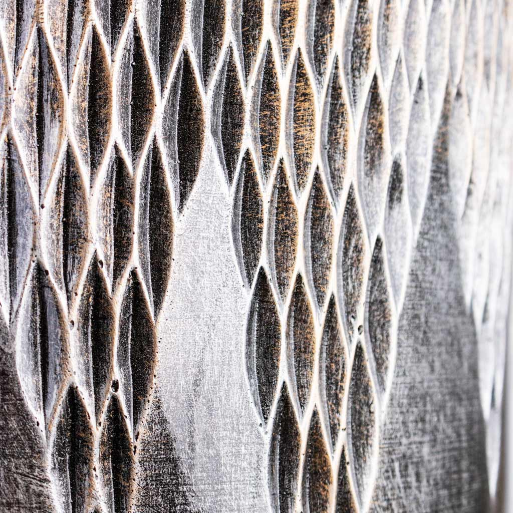 Luxe Lite Comet Cylinder Planter Bronze Close Up