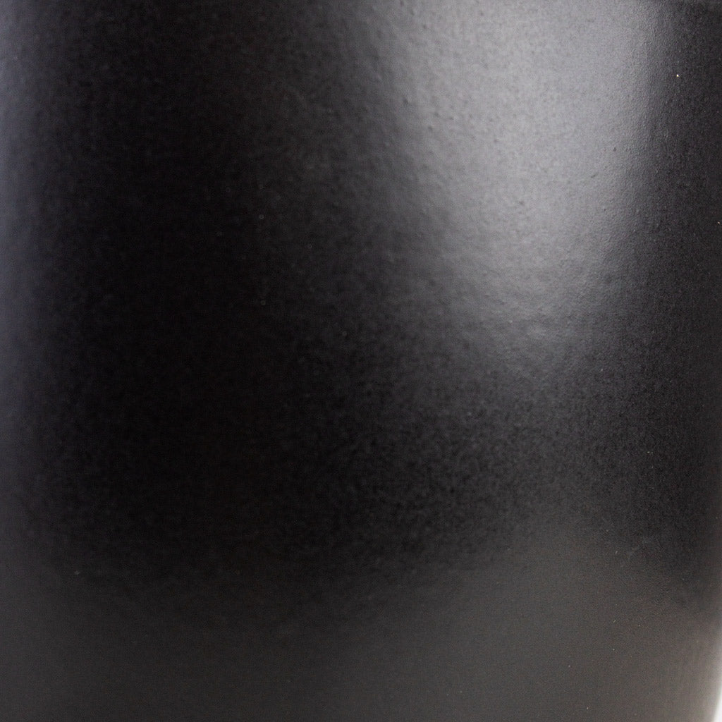 Sven Pot Black Close Up