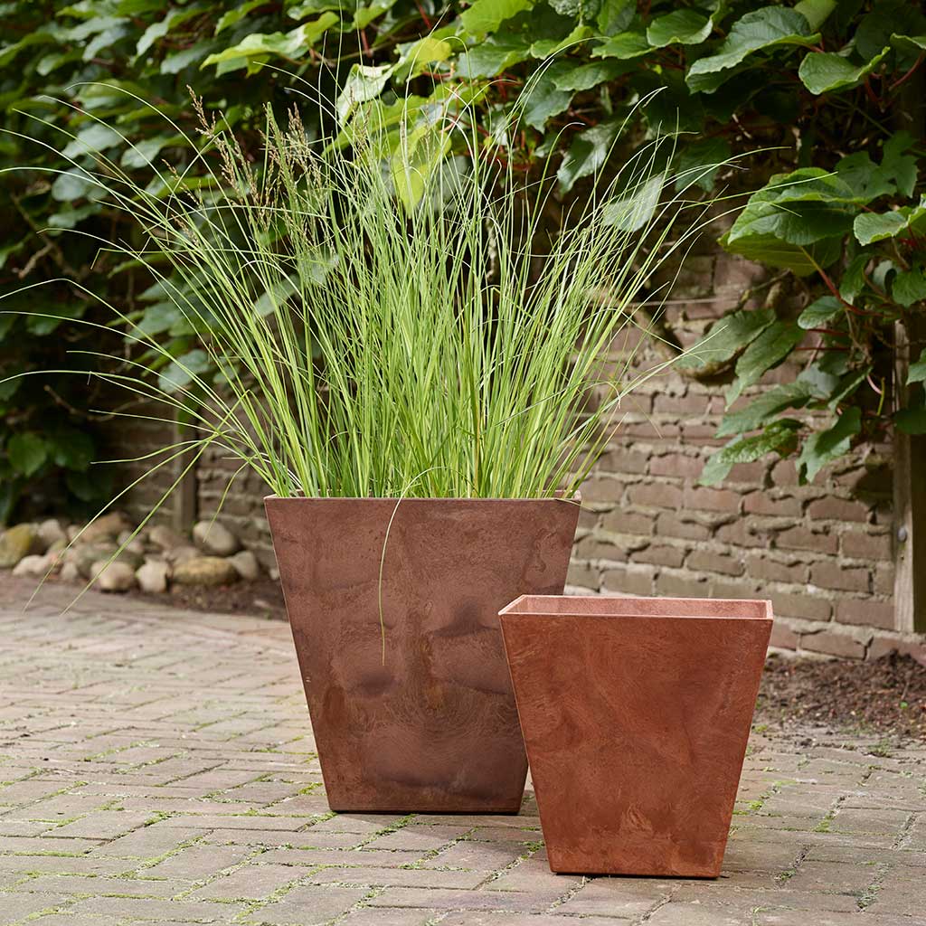 Ella Artstone Outdoor Plant Pot - Rusty Oak - Planter with Grasses