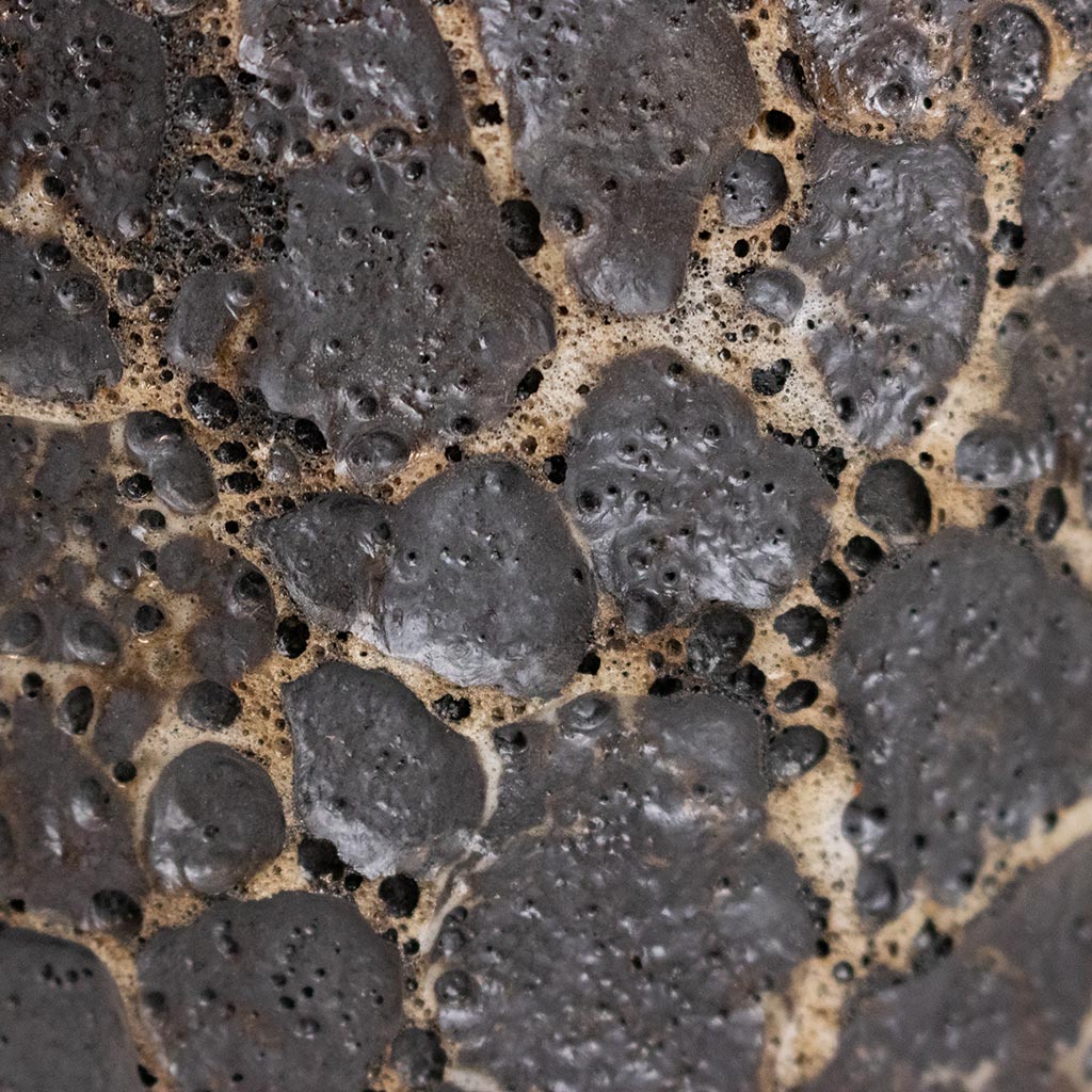 Lava Couple Relic Planter - Black Swatch